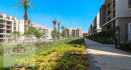 شقة استلام فوري تشطيب كامل بالتكييفات بتراس 46م للبيع في فيفتي سكوير (Moon Residence) - المراسم