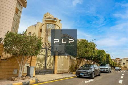 Twin house for sale, ready to move, at the lowest market price in Golden Heights Compound.