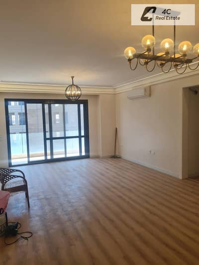 Apartment Ready To Move with Prime Location in Patio Oro Compound