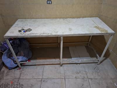 بنك حديد ورخام