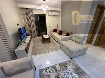 Furnished hotel apartment for rent for the first time in New Cairo, next to all services, malls, and markets. This apartment is distinguished by all the appliances and furniture being new.