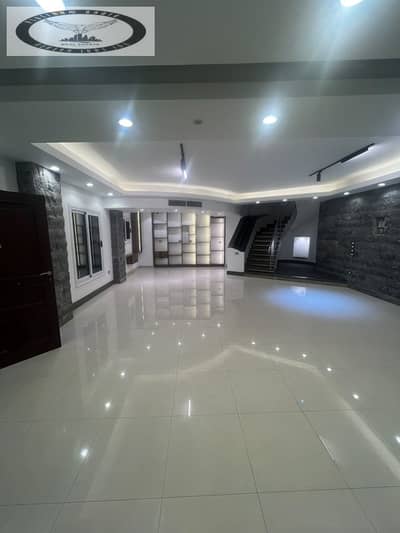 420 sqm duplex for rent (residential or administrative use), including a kitchen. Features 6 rooms and a private entrance; located opposite Waterway