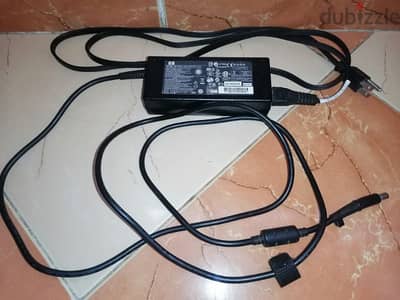 شاحن hp أصلي إستعمال حالته ممتازة