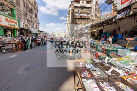 محل تجاري بموقع متميز للبيع 81 م + 60 م بدروم محطة مصر (ش عمر بن الخطاب)