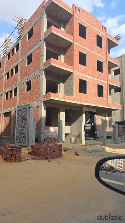 "عمارة كاملة للبيع – اللوتس الشمالية (GH)   موقع مميز جداً خلف البنزينه   ضهر شارع النوادي مباشرة وبجوار كمبوند ماونتن فيو  مساحة الأرض: 610 متر – خال