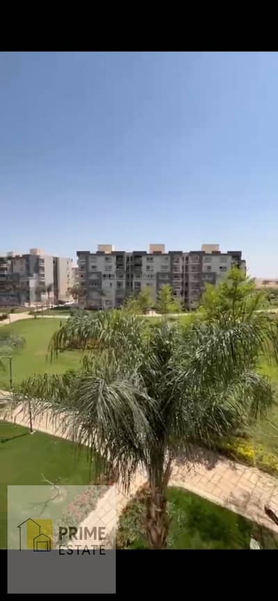 شقه للبيع من المساحات الكبيره في مدينتي في موقع مميز جدا b12