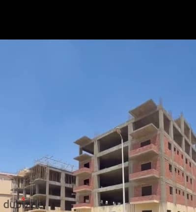 عمارة للبيع باللوتس الجنوبية مساحة الأرض 988 م مبنيه بالكامل هيكل  خرسانى ومبانى الدور ٤ على 4 شقق* *مطلوب 85 مليون