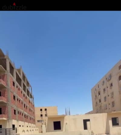 للبيع باللوتس الجنوبيه مساحة الأرض 989 م مبنيه بدروم وارضى الدور 4 شقق رخصة مبانى ( بدروم وارضى وأربع ادوار  ورووف )* *مطلوب 65 مليون*