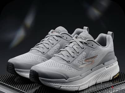 sketchers Go run max size 42 NEW