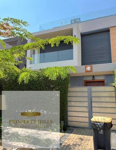 Last villa in Standalone for sale at the old price in the heart of the Fifth Settlement inside the Patio Town compound on Gamal Abdel Nasser Axis and minutes from the Southern 90 and the American University