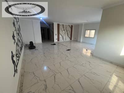 شقة للايجار سكنى او اداري  التجمع الخامس البنفسج 300م بالقرب من واتر واي  فيو جاردن  تشطيب الترا سوبر لوكس