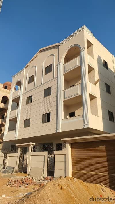 إمتداد النرجس مرحلة سادسه على محور جمال عبد الناصر مباشرةلمساحة 797متر مربع مسدد الثمن بالكامل مالك أصيل بها رخصة 3  شقق بالدور علي الواجهه مهلة مباني