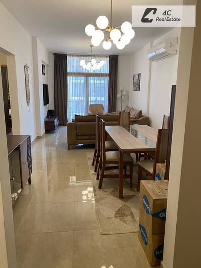 شقه استلام فوري متشطبه بالتكييفات في كمبوند فيفث سكوير