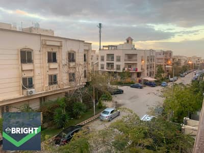 شقة للبيع في بفيلات الحي الثالث - ١٨٥ متر مربع - جاهزة للسكن - تشطيب كامل - الطابق الثاني - موقع مميز - إطلالة مفتوحة