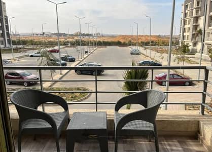 للإيجار مفروش | شقة فندقية 130م في جنة زايد 2 – 3 غرف | فرش كامل وتكييفات | 38,000 جنيه