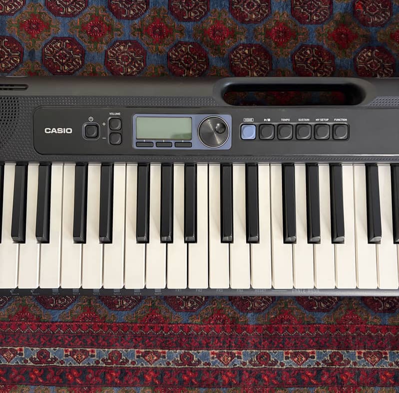 Casio Casiotone Ct-S300 Electronic Keyboard- Like New Condition & Case 2