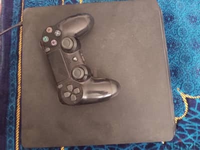 PS4 Slim 500 GB + 1 Controller + 3 Games (CDs)