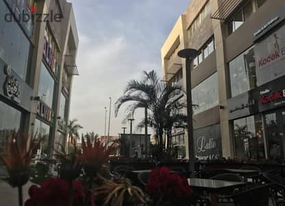 برايم لوكيشن محل ينفع مطعم او كافيه للبيع بلوكيشن مميز قريب من مول اركان الشيخ زايد