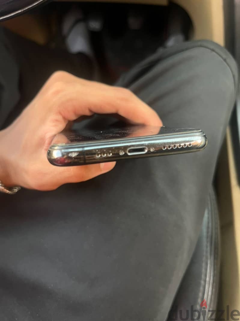 Apple - iPhone 11 Pro 3