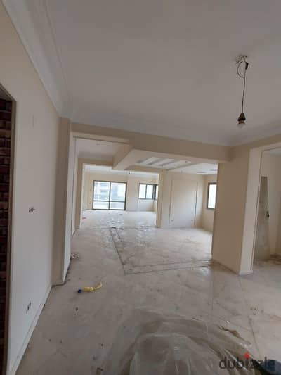 Apartment for sale in Heliopolis, Al-Nazih Street, 176m, third floor, facade