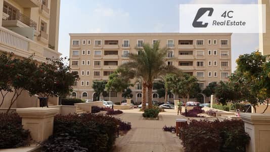 aprtment for sale in Hyde Park New Cairo, featuring a spacious layout, immediate delivery, and a prime location within the compound.