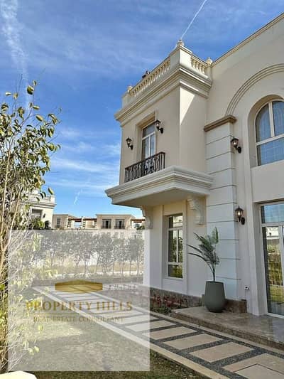 Villa for sale at the old price in the Fifth Settlement in the heart of the Golden Square, minutes from the American University and minutes from Al Rehab