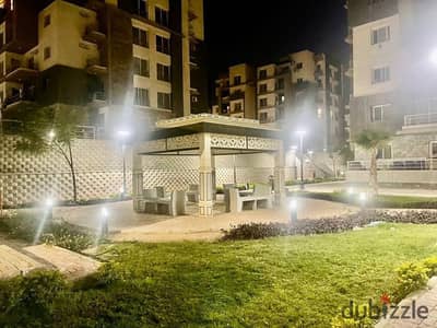للبيع شقه في كومبوند دار مصر الاندلس القاهره الجديده مباشره علي التسعين الجنوبي وعلي الهايد بارك ودقايق للجامعه الامريكيه وكومبوند مفيدا مساحه 130م