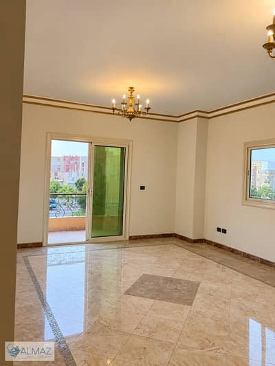 Unfurnished 170 sqm apartment for rent (including kitchen) in Al-Banafseg 2, First Settlement; located near Mohamed Naguib Axis and North 90th Street.