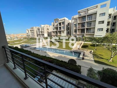 شقة متشطبة بالكامل للايجار بالمطبخ والتكييفات في فيفث سكوير