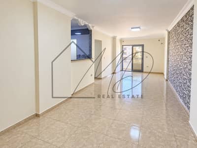 شقة للإيجار السكني في مصطفي كامل 140م