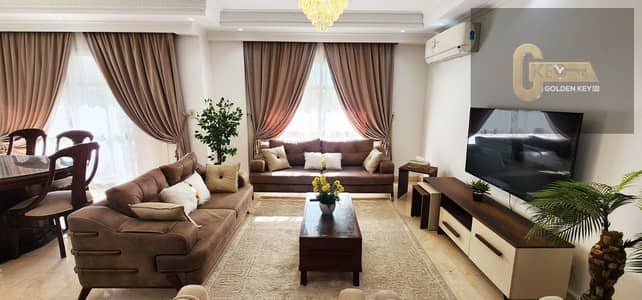 شقة مفروشة فاخرة للإيجار في مدينتي B10 | 165م | تشطيبات وديكورات خاصة | Garden View