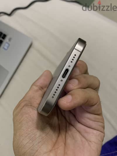 iPhone 15 Pro Max 256GB معاه كل حاجته كرتونه و وصله