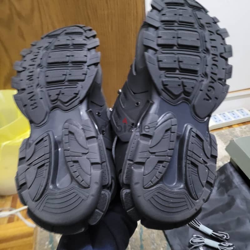 Balenciaga Track 8