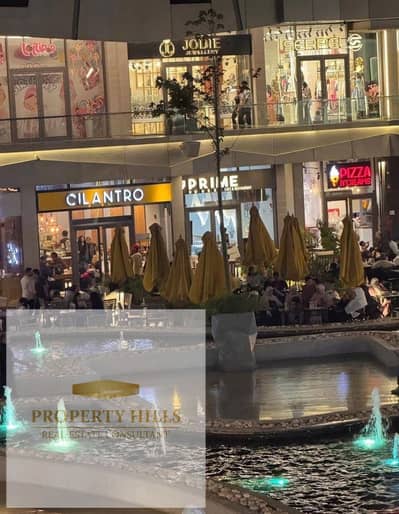 Immediate pickup store for sale at the lowest price in the market, rented with a monthly return of 75,000 with an annual increase of 20% in the heart of the gathering in The Yard mall in front of Rehab Gate
