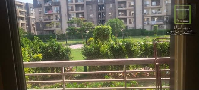 For sale, a 130m ground floor apartment with a 60m garden, fully finished, overlooking a landscape, at a special price.