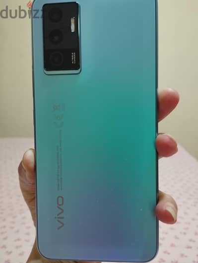 فيفو v23e رام  8+4 وذاكرة 128ج  بالشاحن والكارتونة