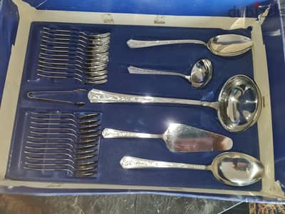 ملاعق وشوك وسكاكين