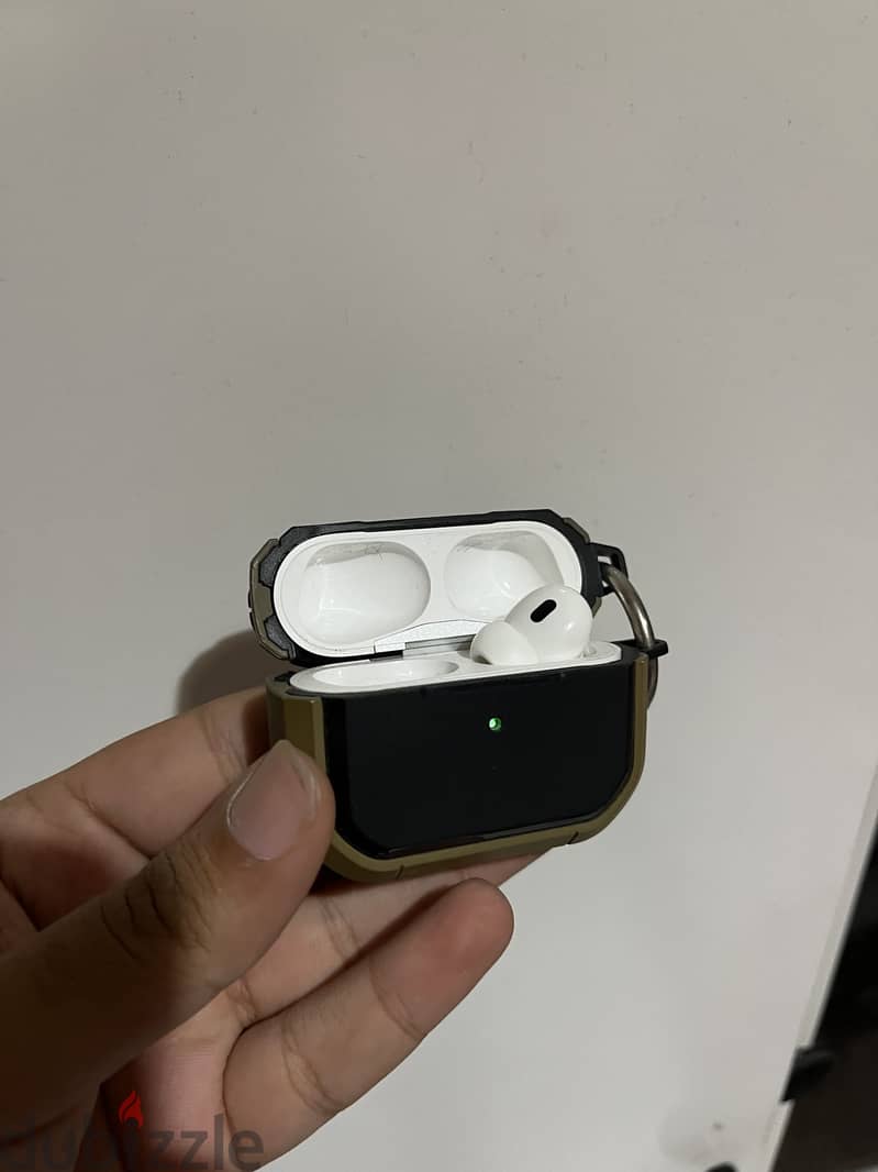 Airpods pro 2nd Generation (Case + right headphone) 3