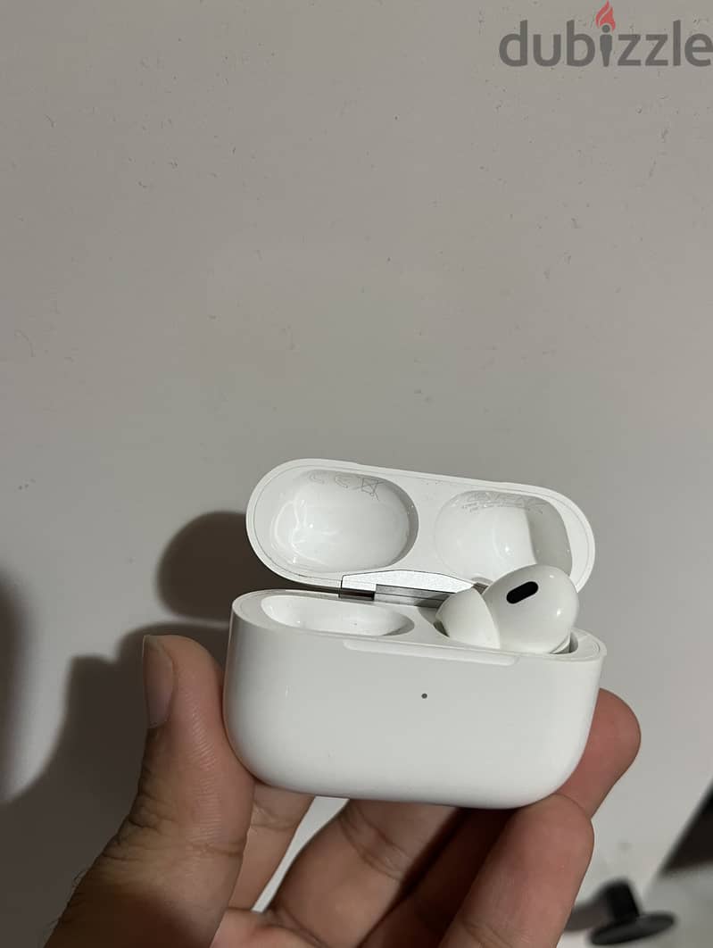 Airpods pro 2nd Generation (Case + right headphone) 4