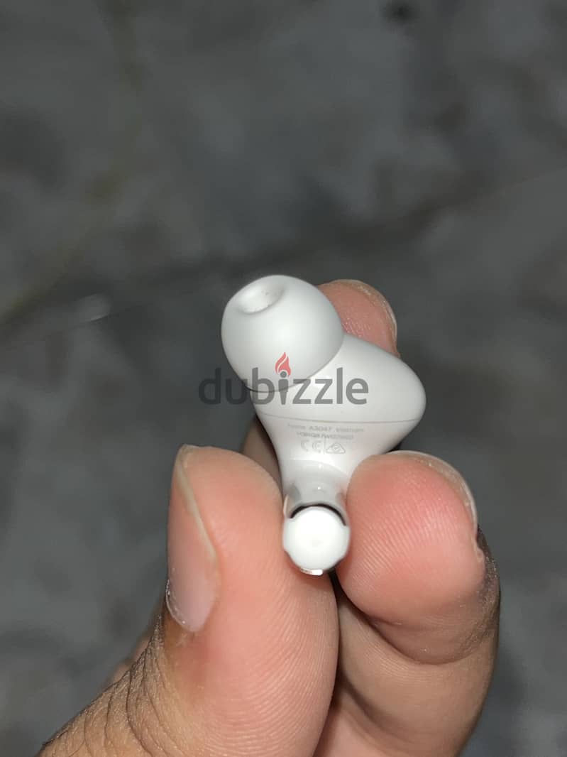 Airpods pro 2nd Generation (Case + right headphone) 5