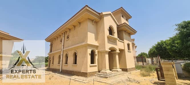 For lovers of excellence, an independent villa with a wide garden view at a special price, on a land area of 600 sqm