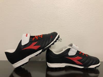 حذاء رياضي جديد Diadora