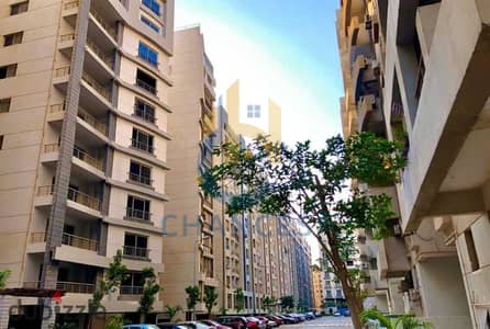 شقة للبيع في كمبوند بافاريا تاون- بدائري المعادي- نصف تشطيب بسعر مميز
