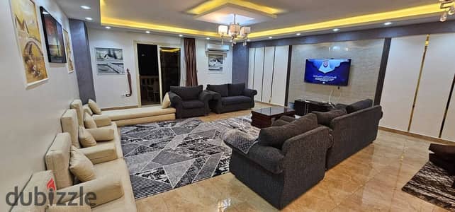 شقه للبيع ٢٢٠م عماره حديثه خطوتين من ش لبنان