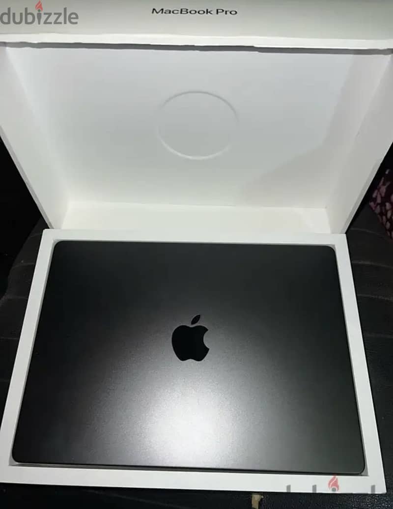 MacBook Pro M5 3