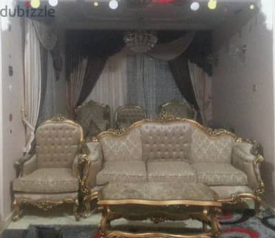صالون مدهب بحاله الزيرو استعمال خفيف جدا