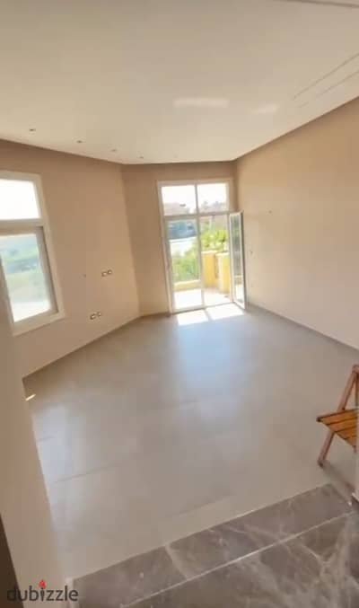شقة أول سكن للإيجار بغرب سوميد 140م | دور أول بأسانسير | غرفتين | 2 حمام | ريسبشن قطعتين | فاضية تمامًا | 20 ألف