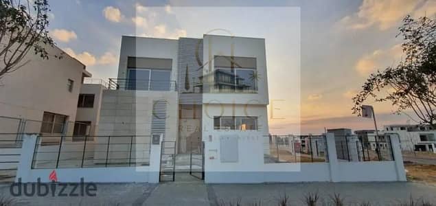Standalone 4-bedroom villa for sale in Palm Hills Compound, Fifth Settlement. Features a distinctive view and an exceptional price. Available via resa