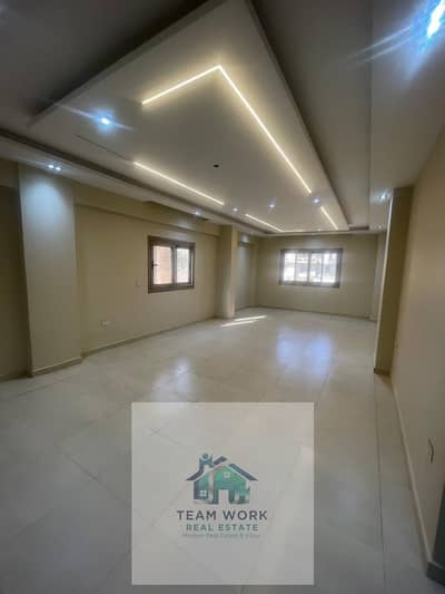 Apartment for sale at a bargain price in the Eighth District, Sheikh Zayed - An investment and residential opportunity that does not repeat.
