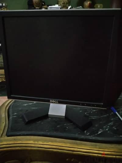 شاشه dell قديمه